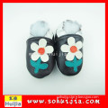 OEM alibaba europe black and white flower embroidered soft sole with baby shoes